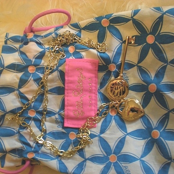 💕Lily Pulitzer heart lock and key chain necklace. Like new - Picture 7 of 7